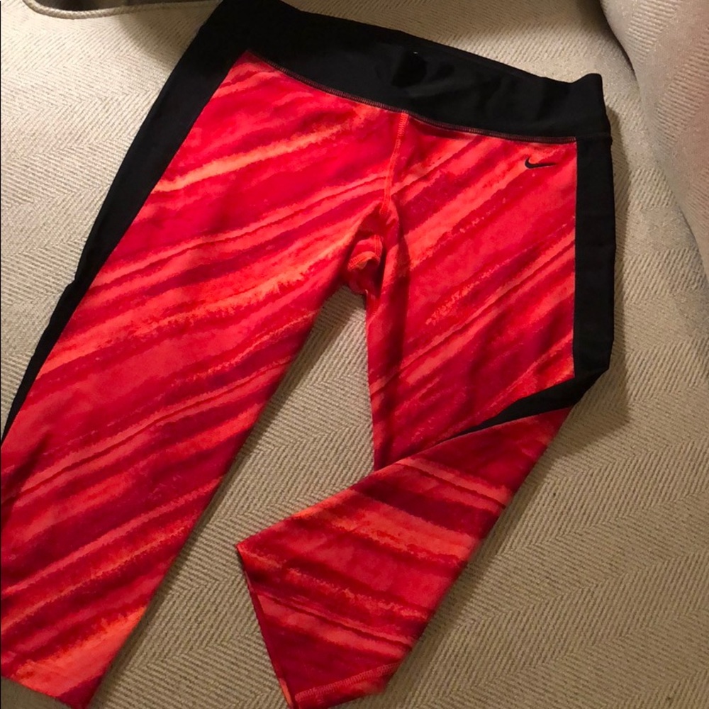 NIKE Crop Workout Leggings SIZE Large